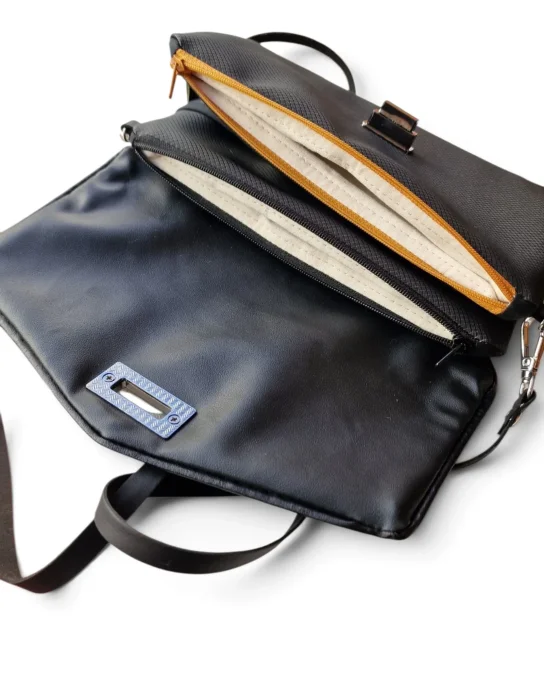 Mini sac portefeuille Lotus ouvert avec deux poches zippées