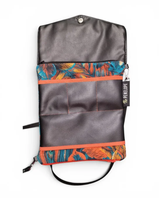 Intérieur du Mini sac Manao avec rangements pour cartes et téléphone