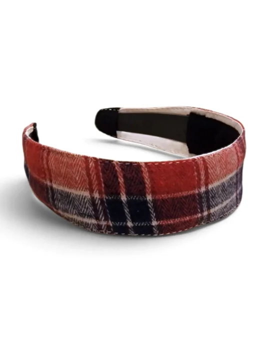 Vue de face du serre-tête large Édimbourg Rouge, motif tartan écossais rouge et bleu marine, largeur