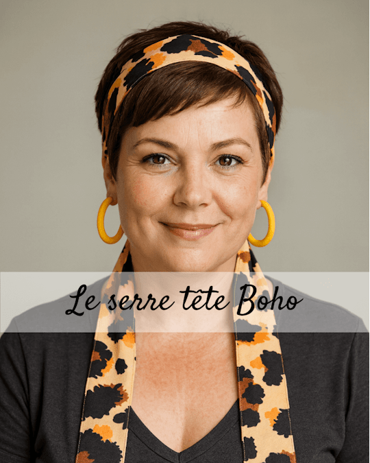 Serre-tête boho déhoussable en tissu imprimé porté par une femme, accessoire cheveux confortable et lavable Serre-tête boho déhoussable en tissu imprimé porté par une femme, accessoire cheveux confortable et lavable